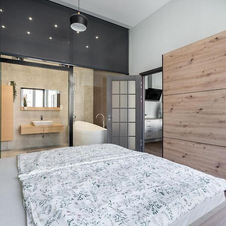 Buenos Boutique - A/C, 2 Bathrms, Amazing View Apartment Budapest Bagian luar foto