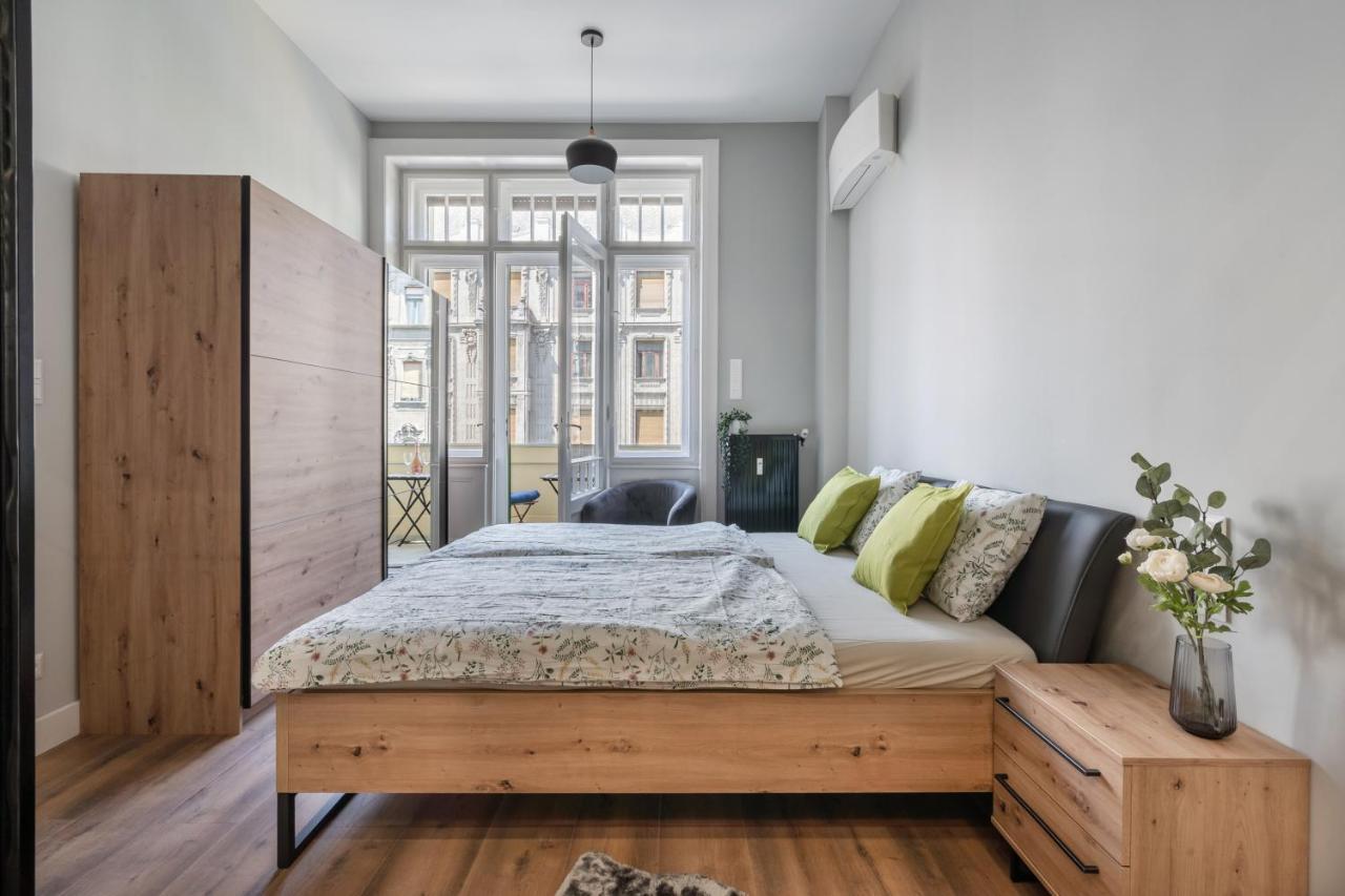 Buenos Boutique - A/C, 2 Bathrms, Amazing View Apartment Budapest Bagian luar foto