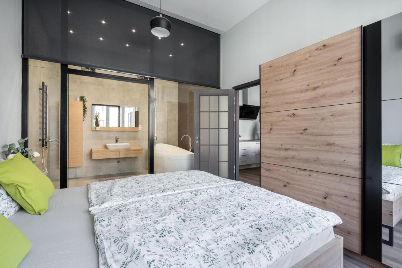 Buenos Boutique - A/C, 2 Bathrms, Amazing View Apartment Budapest Bagian luar foto