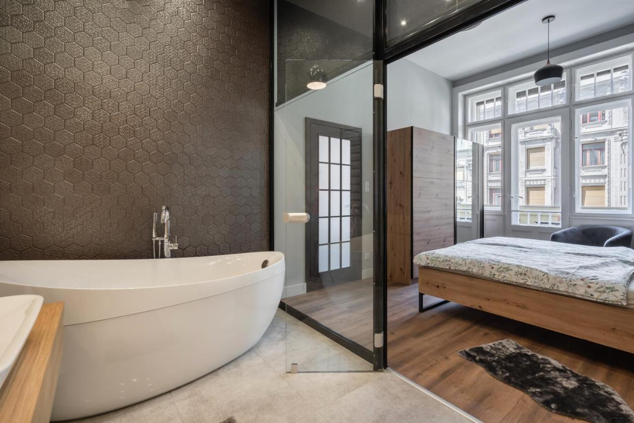Buenos Boutique - A/C, 2 Bathrms, Amazing View Apartment Budapest Bagian luar foto