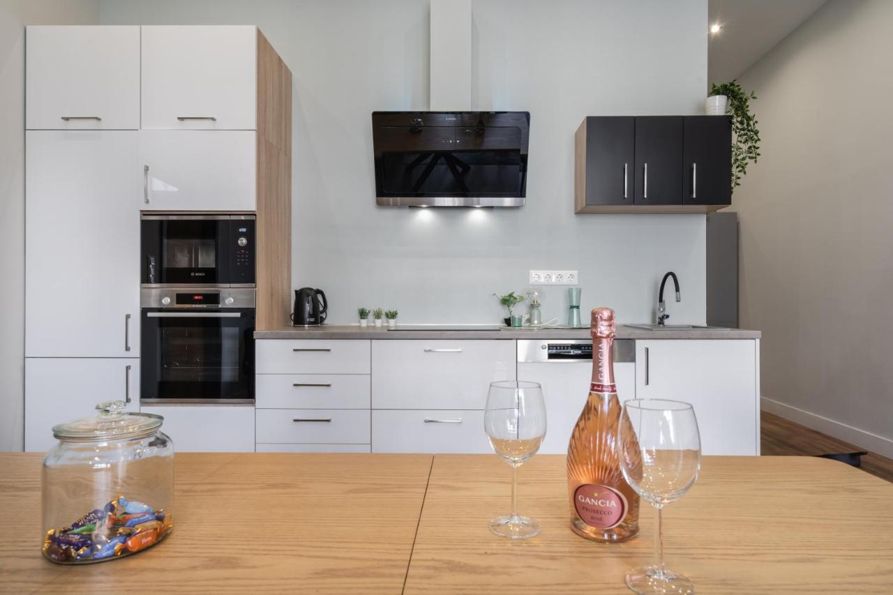 Buenos Boutique - A/C, 2 Bathrms, Amazing View Apartment Budapest Bagian luar foto