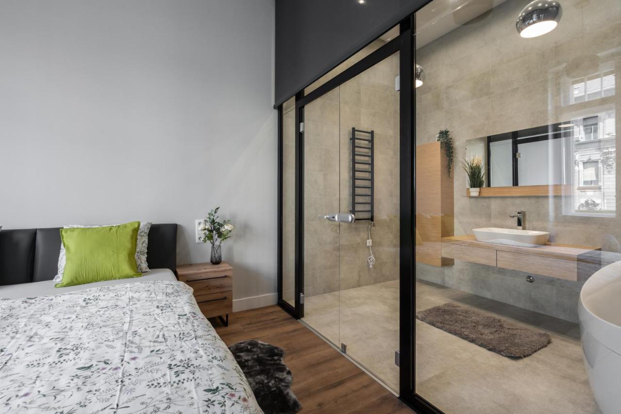 Buenos Boutique - A/C, 2 Bathrms, Amazing View Apartment Budapest Bagian luar foto