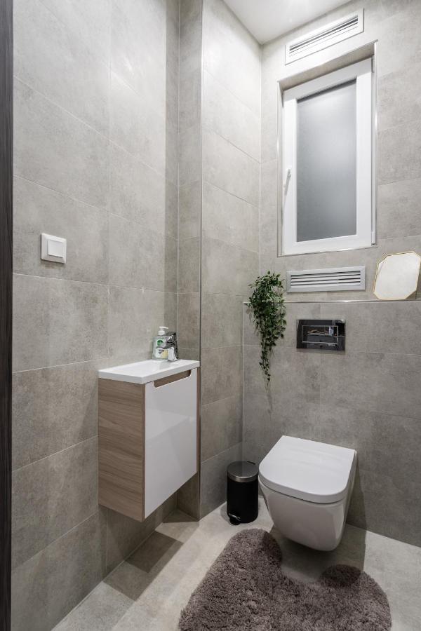 Buenos Boutique - A/C, 2 Bathrms, Amazing View Apartment Budapest Bagian luar foto
