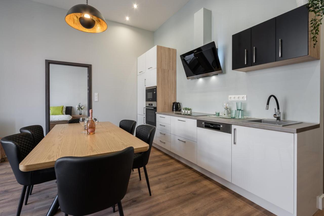 Buenos Boutique - A/C, 2 Bathrms, Amazing View Apartment Budapest Bagian luar foto